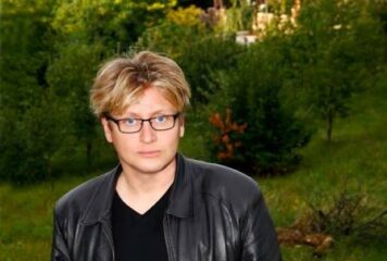 Botránnyal távozott Varnus Xavér