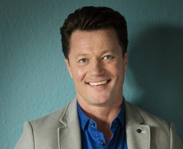 Stohlt és Claudiát is figyelmezeti a jósnő