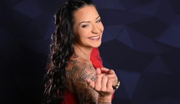 Megszületett Henna kisfia – Édesanyja volt vele a szülőszobán