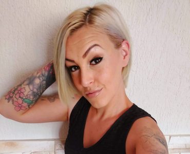 Vikee édesanyja halála miatt számol le káros szenvedélyével