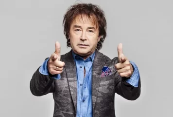 Szikora Róbert végre kezet foghat Alice Cooperrel