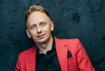 Joseph Martin romantikus alkat, gyakran meglepi szíve választottját