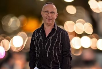 Nyeregből a színpadra… – Sasa 14 évesen került a Kincsem Parkba