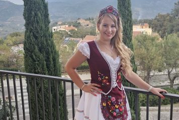 Jakab Cintia Olaszországban koncertezett – Először szállt repülőre és fürdött a tengerben