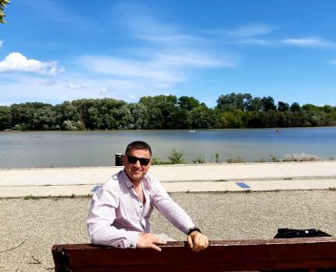 Postás Józsi: „Tudom, ma már nem divat, de én igyekszem boldogan szemlélni az életet”