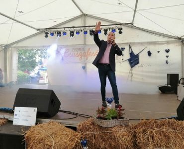 Üzenetekkel bombázzák Lakics Balázst