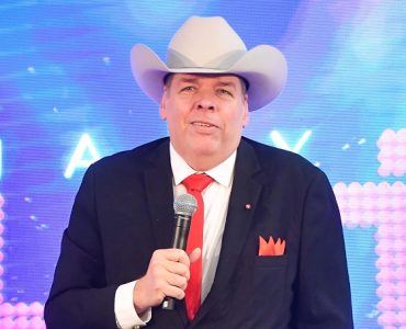 Schmuck Andor égi jelnek vette A Nagy Duettes felkérést