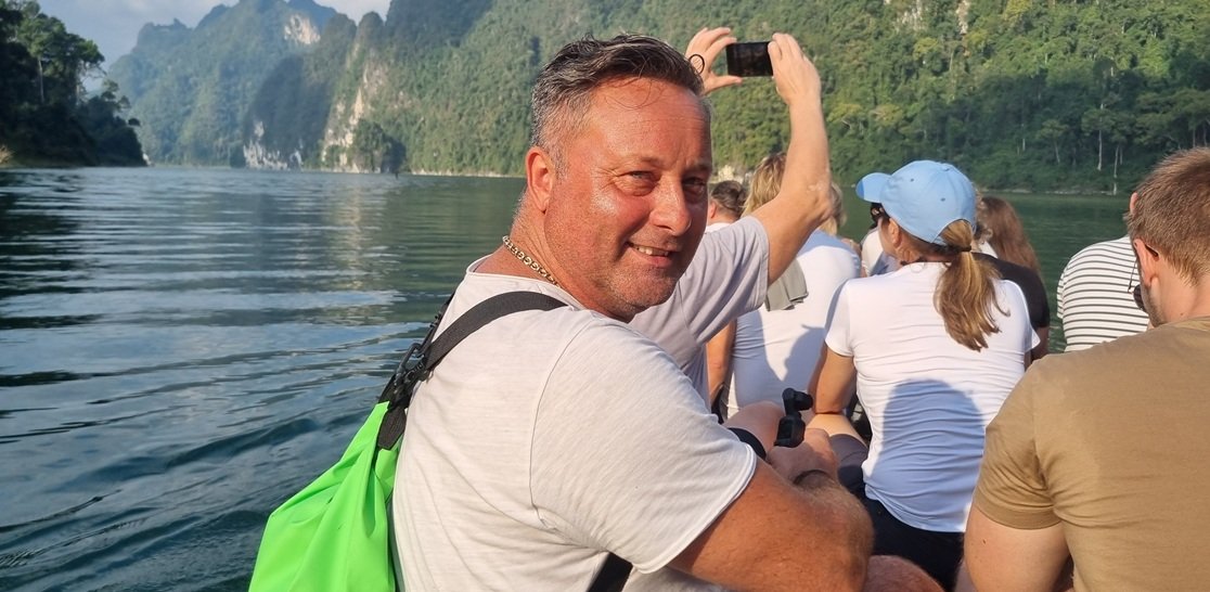 A hatalmas hullámok közt hánykolódva átgondoltam az életemet!” – Csaknem tragédia lett a vége Sihell Ferryék thaiföldi nyaralásának