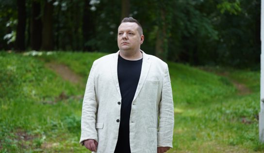 Csodaországba repít minket Turcsányi Tibi