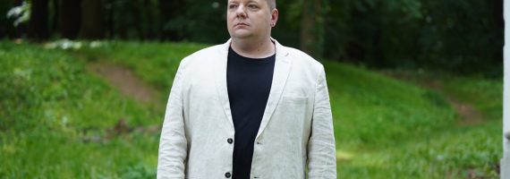 Csodaországba repít minket Turcsányi Tibi