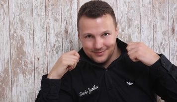 „Magyarként énekelek cigányokról, cigányzenéről, amit az elmúlt 31 év alatt tőlük ellestem” – Kocsis Janika cigányzenével szórakoztat