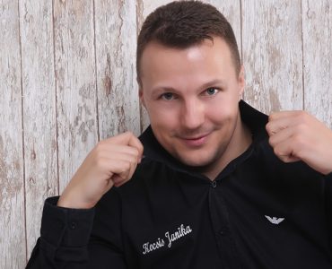 „Magyarként énekelek cigányokról, cigányzenéről, amit az elmúlt 31 év alatt tőlük ellestem” – Kocsis Janika cigányzenével szórakoztat