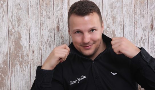 „Magyarként énekelek cigányokról, cigányzenéről, amit az elmúlt 31 év alatt tőlük ellestem” – Kocsis Janika cigányzenével szórakoztat