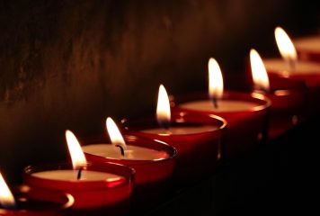 Halottak napja alkalmából az elhunyt sztárokra emlékezünk – Ezek a hírességek már nincsenek velünk